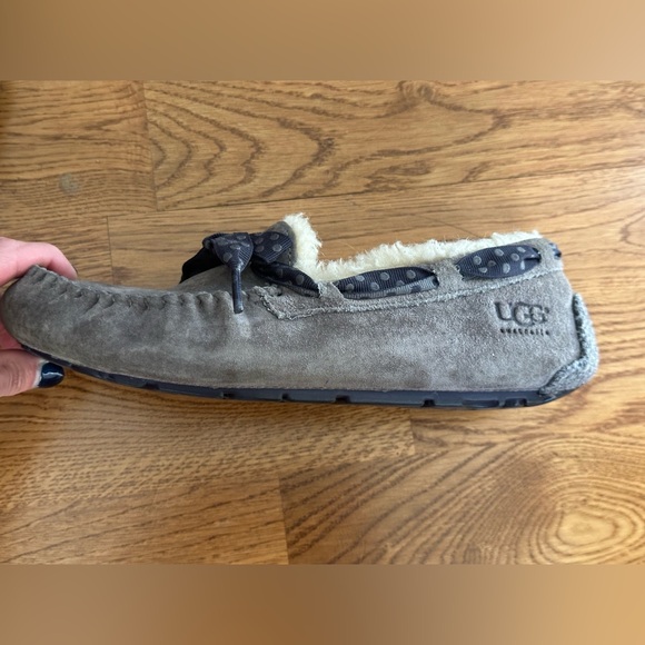 UGG Dakota 78 Moccasins Shearling Gray Suede Navy Blue Polk a Dot Ribbon Size 7 - Picture 11 of 13